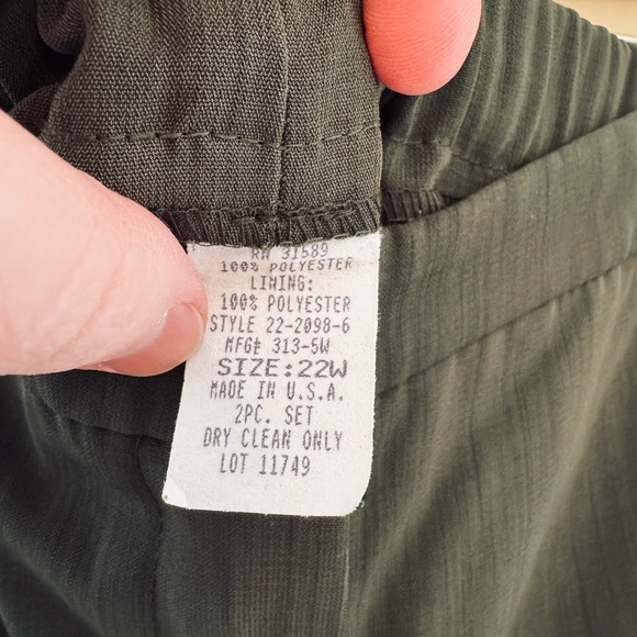 High-Rise Wide-Leg Pants in sage Green - Picture 8 of 11